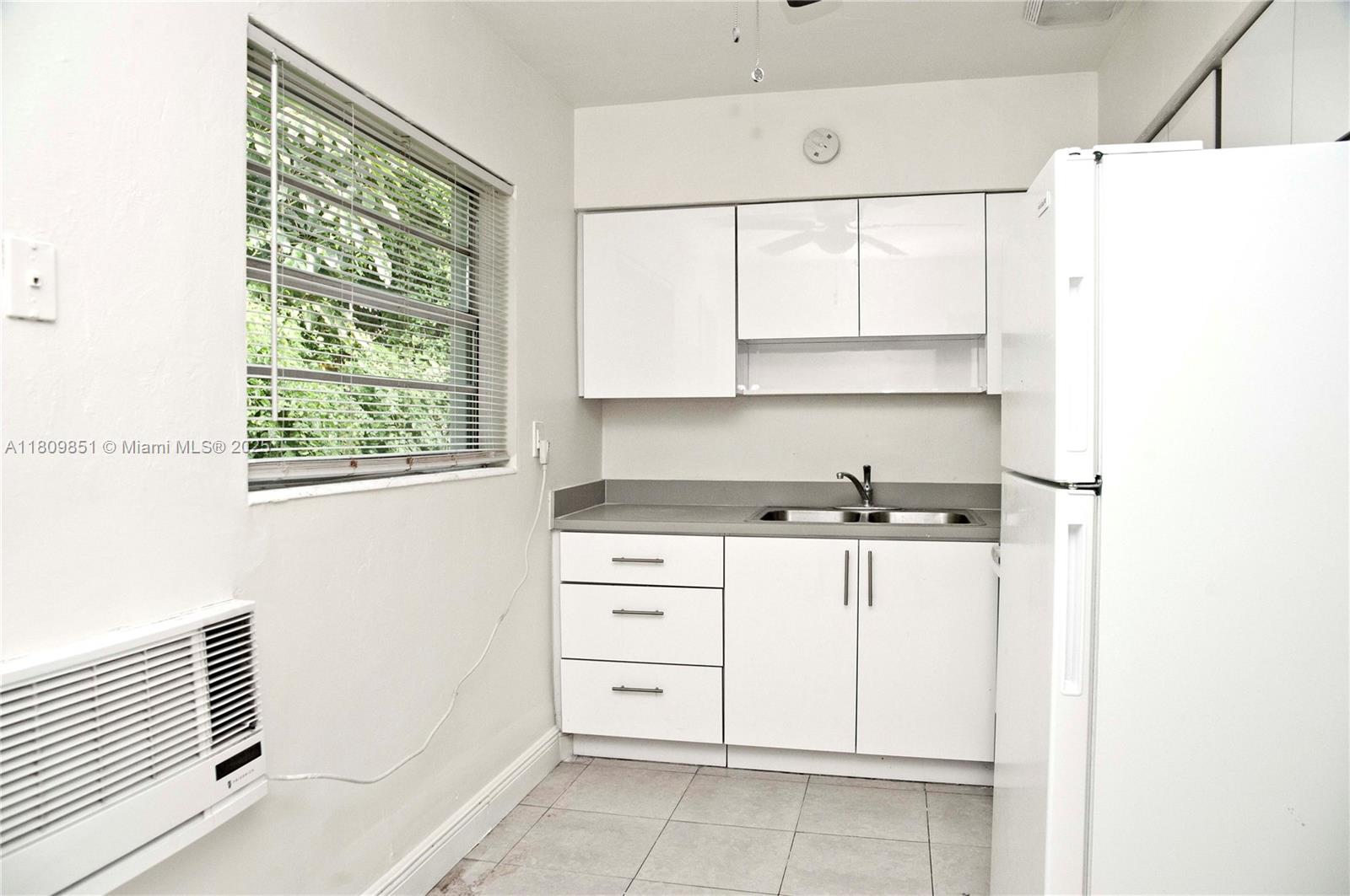 ¤HOLLYWOOD LITTLE RANCHES - Residential Income