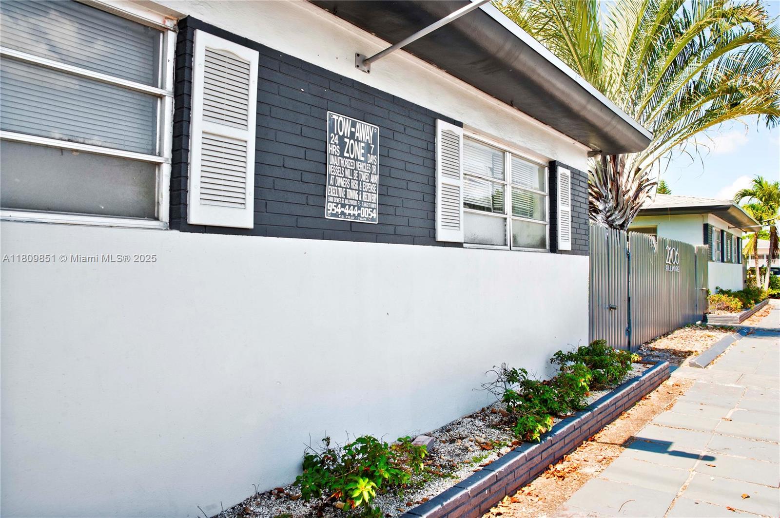 ¤HOLLYWOOD LITTLE RANCHES - Residential Income