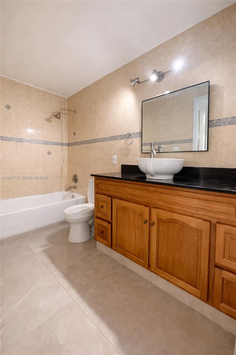 BISCAYNE BEACH CLUB CONDO - Residential Lease