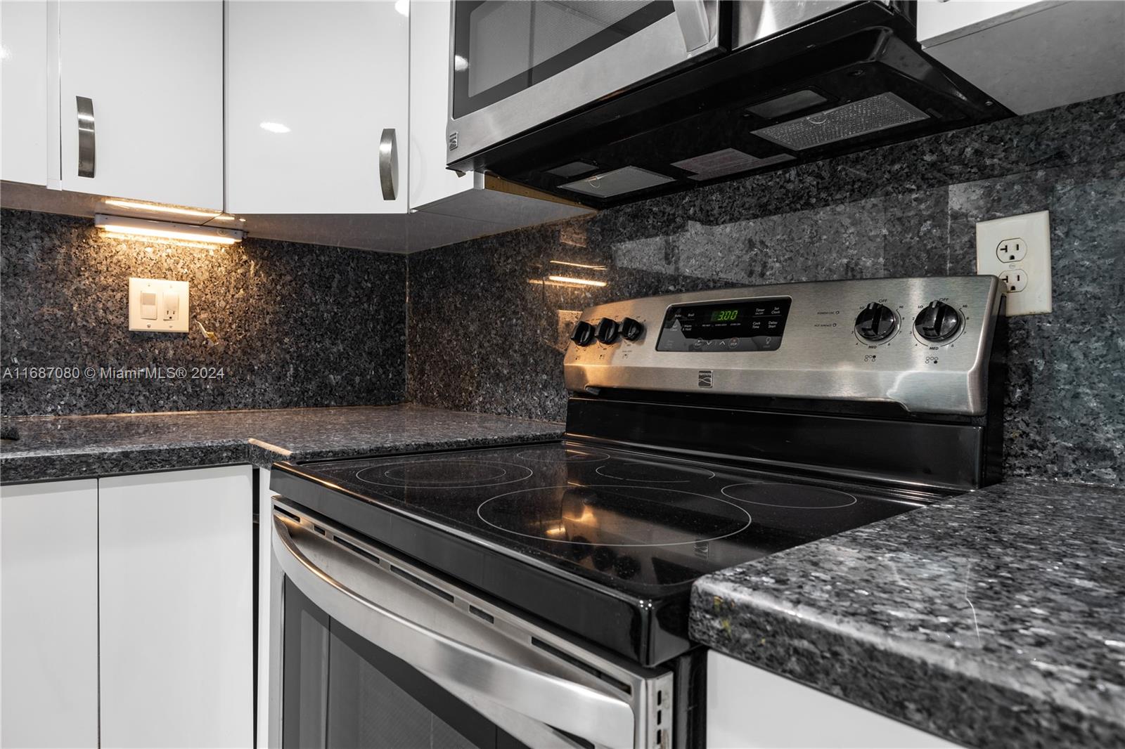 WINSTON TOWERS 600 CONDO - Residential