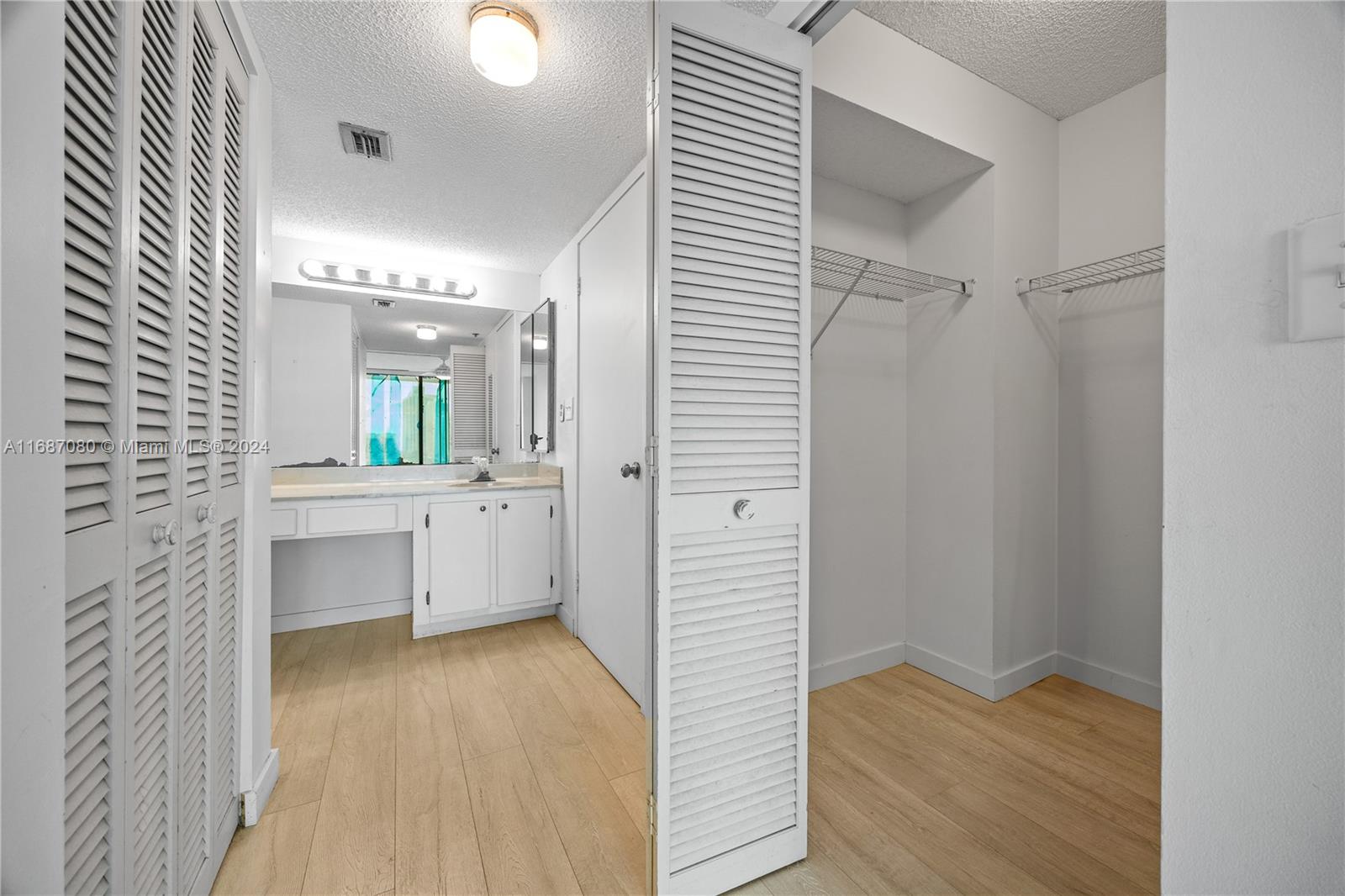 WINSTON TOWERS 600 CONDO - Residential