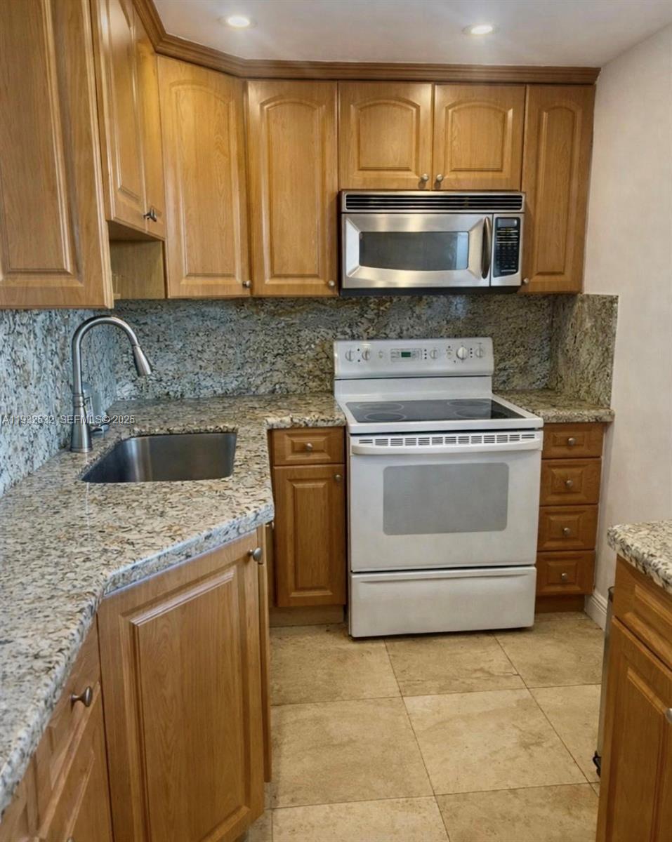 BAYVIEW POINT SOUTH CONDO - Residential