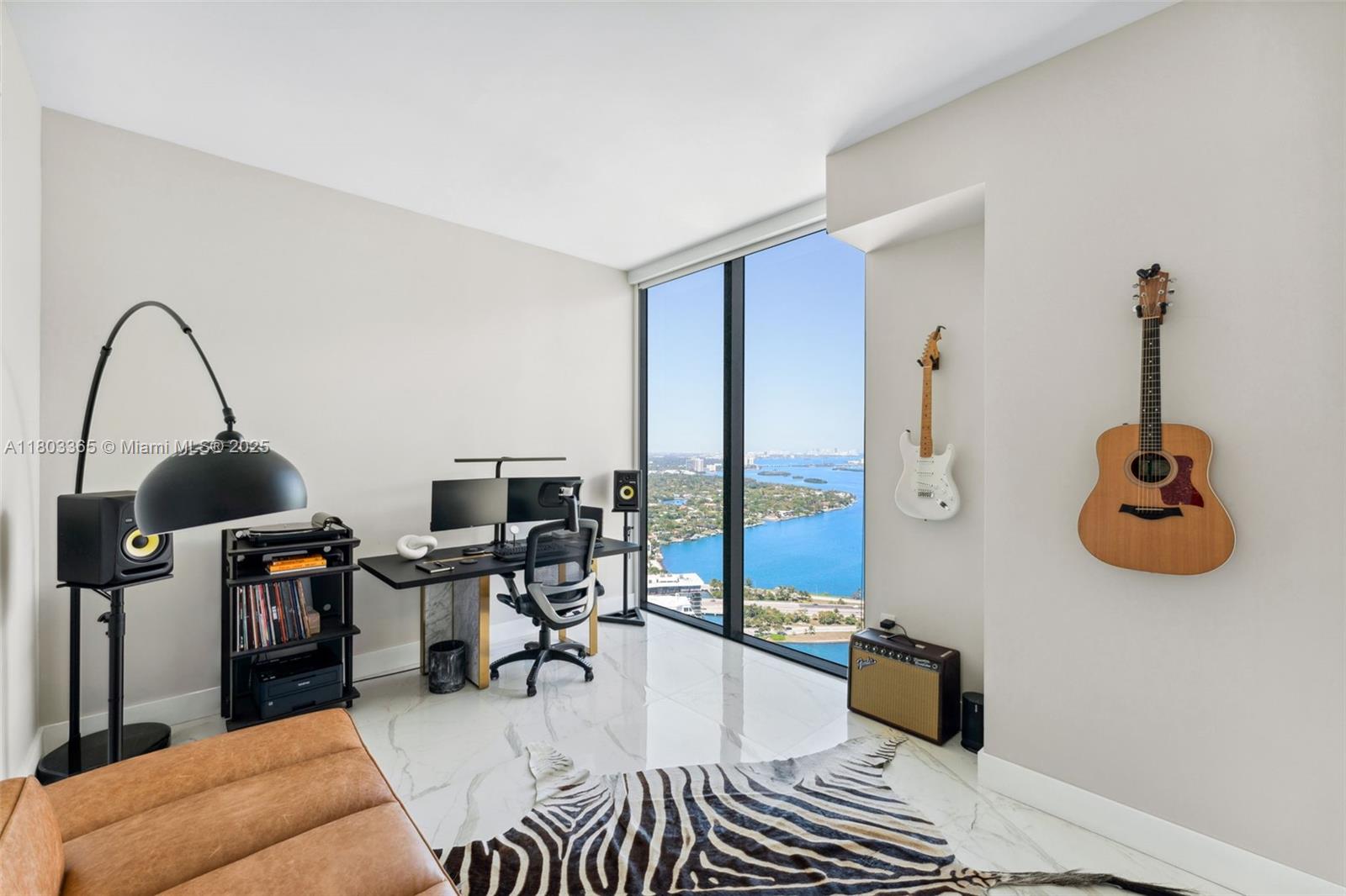 PARAISO BAY CONDO - Residential Lease