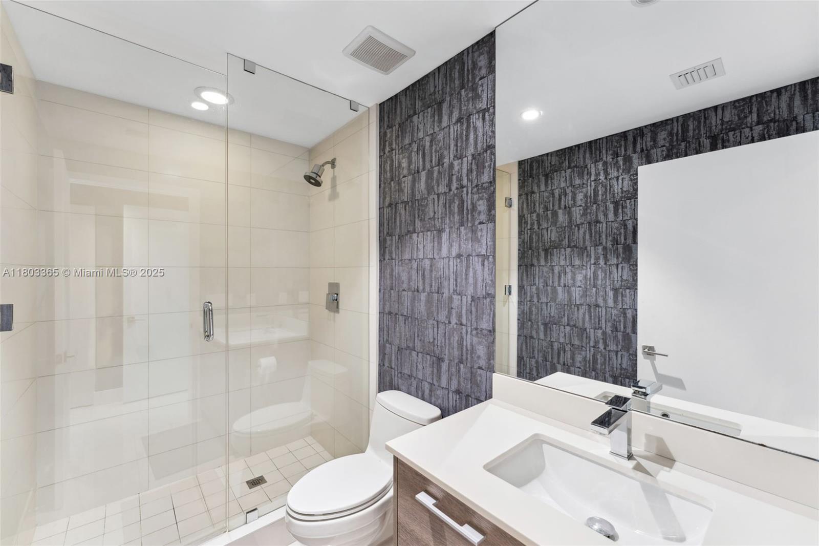 PARAISO BAY CONDO - Residential Lease