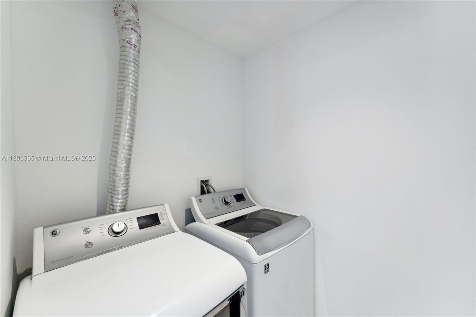 PARAISO BAY CONDO - Residential Lease