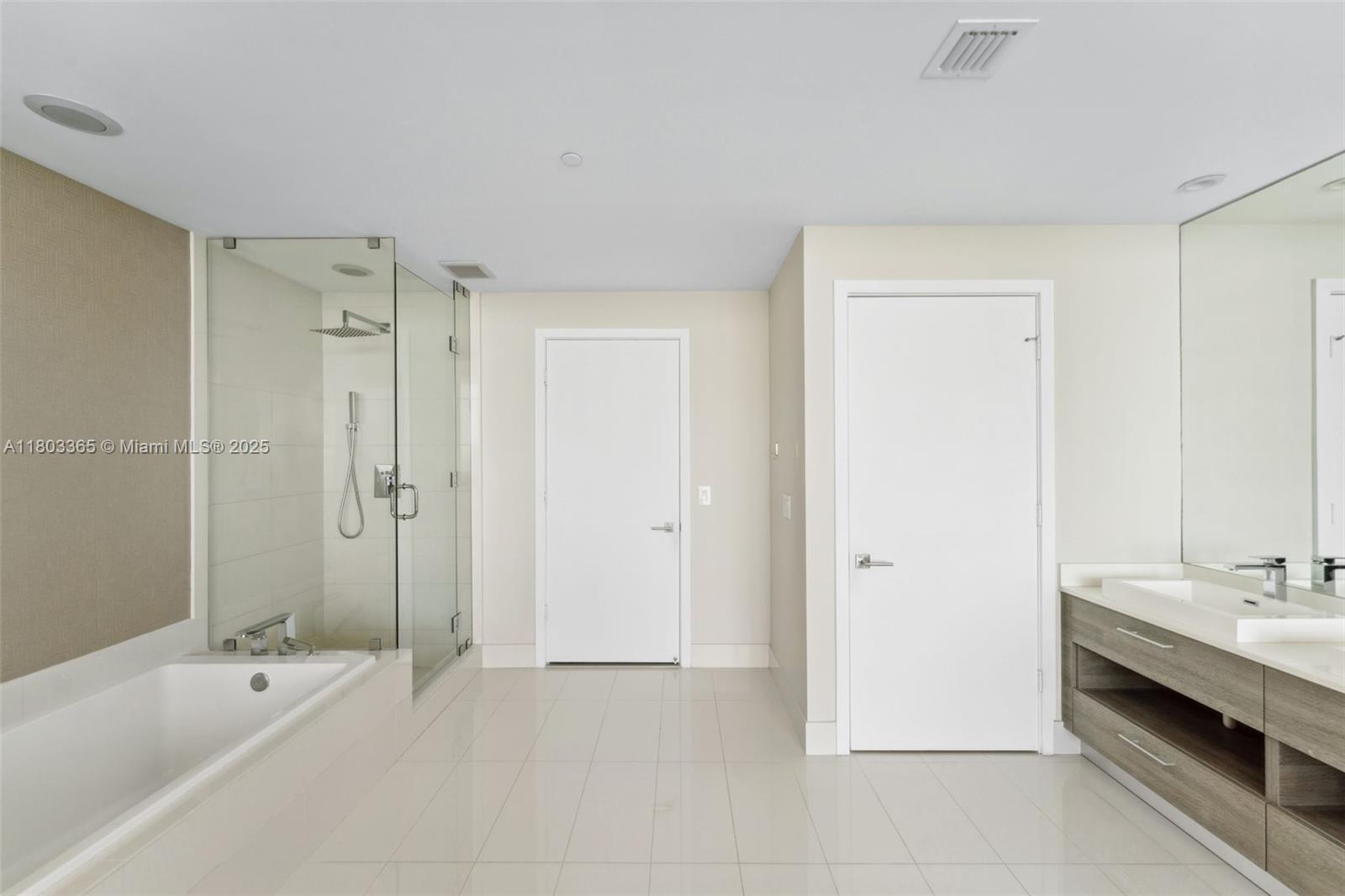 PARAISO BAY CONDO - Residential Lease