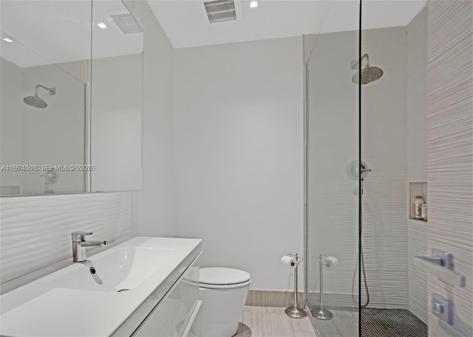 KEYSTONE ISLAND - Residential