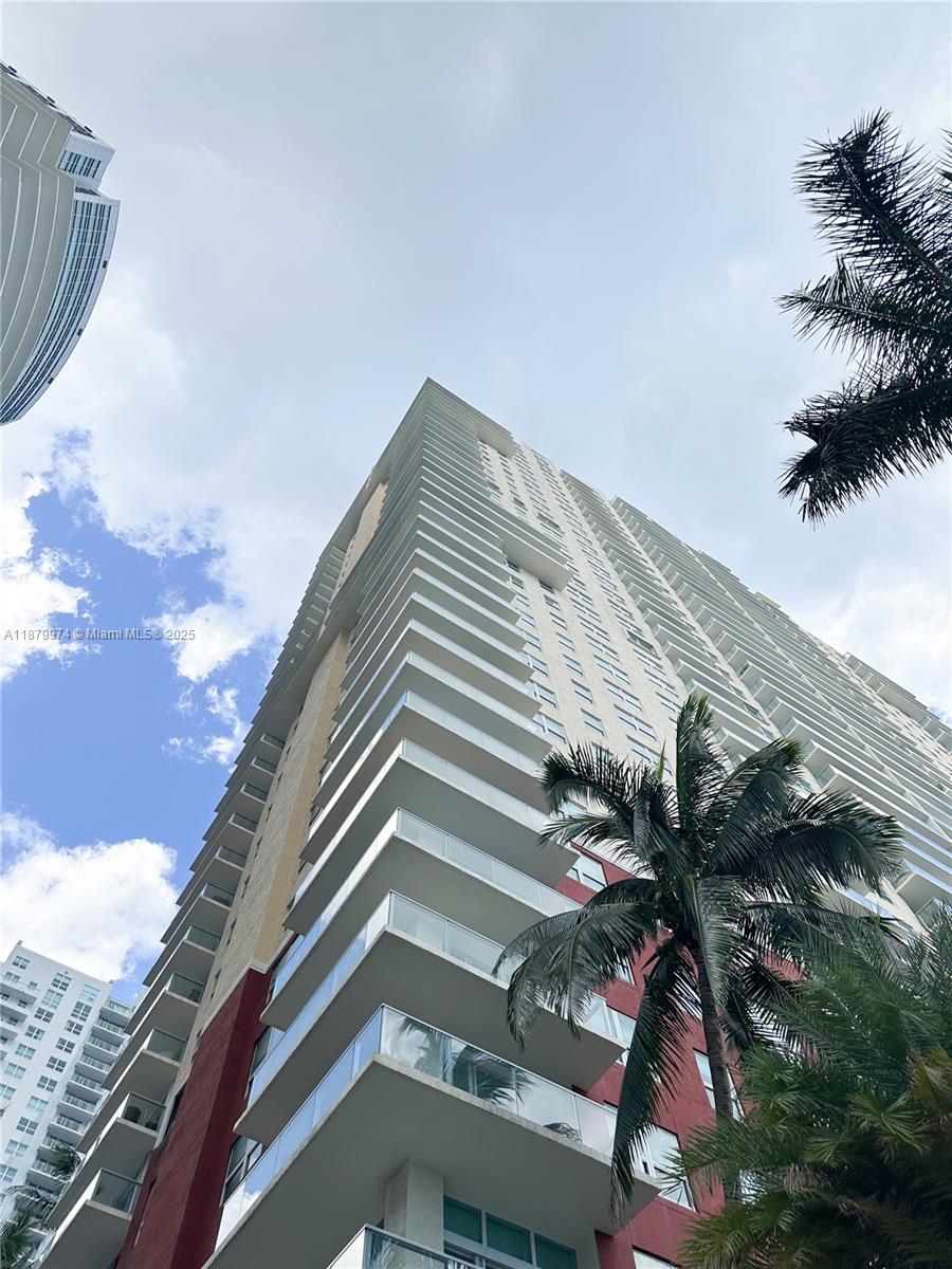 THE MARK ON BRICKELL COND - Residential