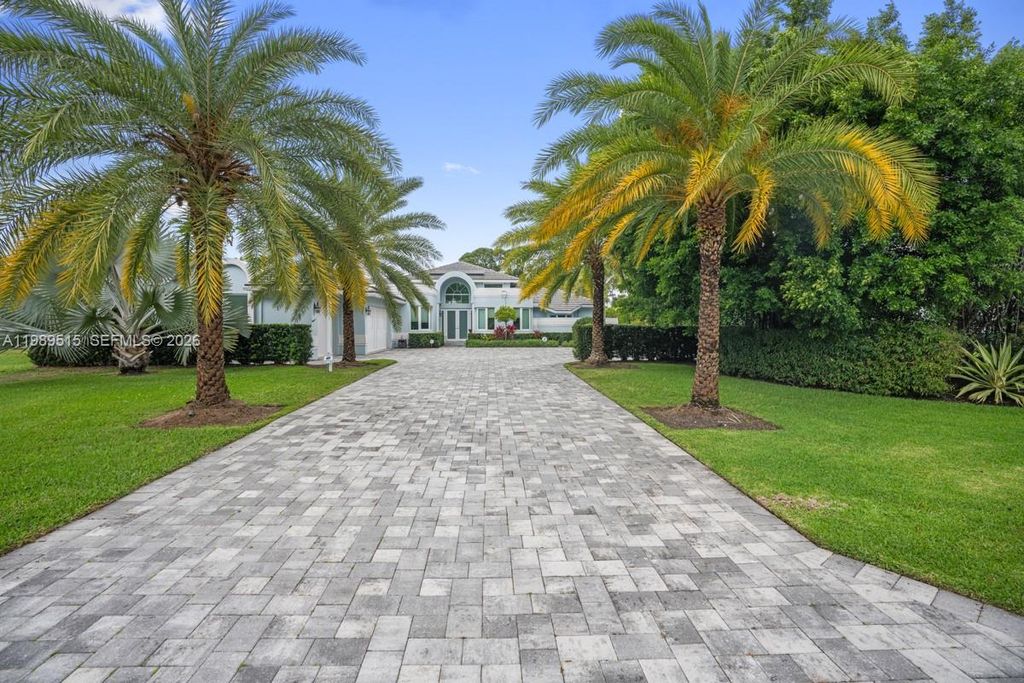 Photo of 8179 Lakeview Dr, West Palm Beach, FL 33412 (MLS # A11989515)
