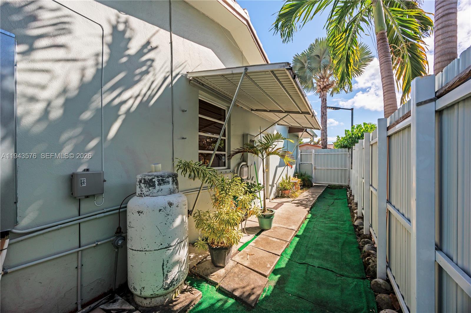 OLD CUTLER COVE - Residential