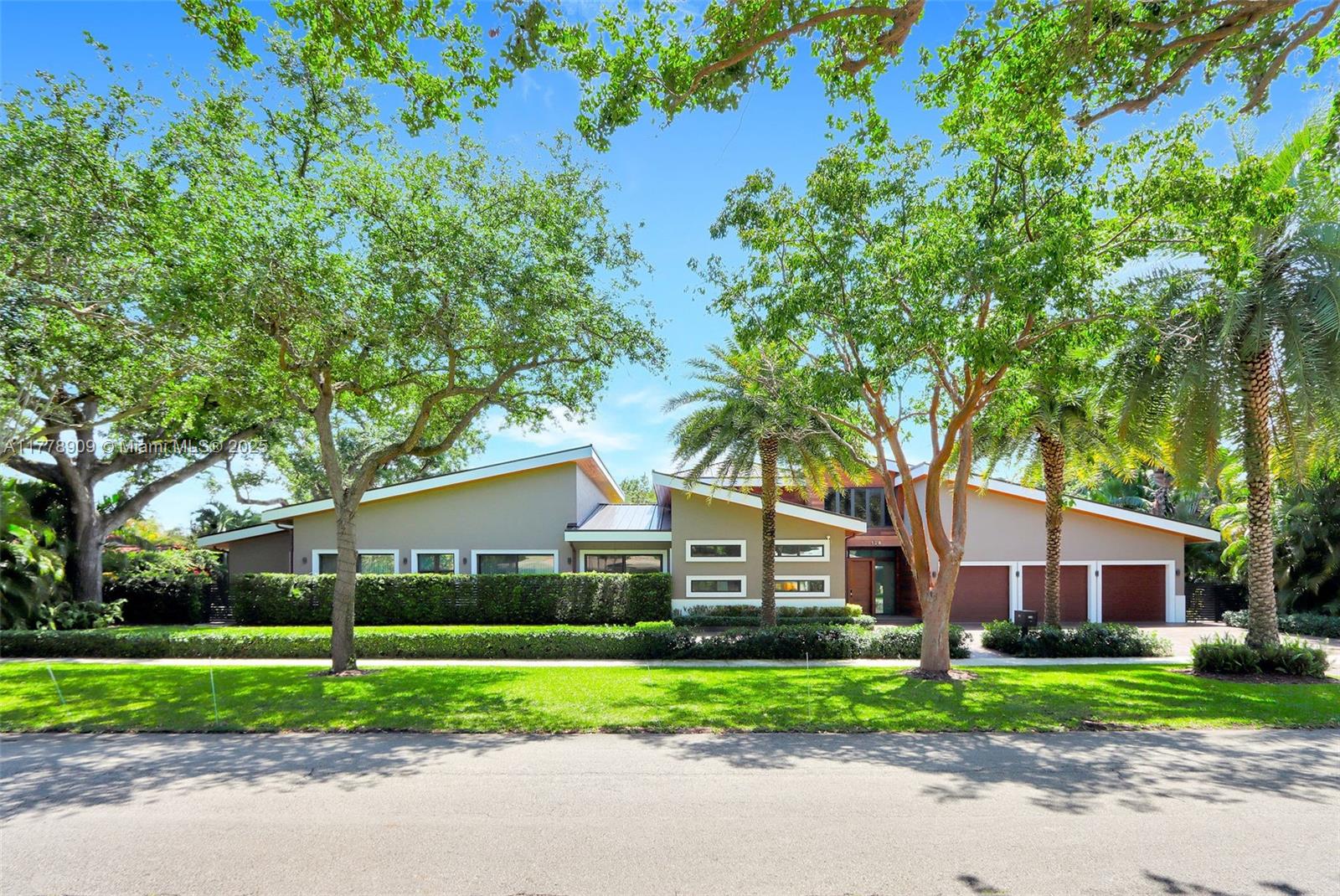 Property for Sale at 128 Ne 94th St, Miami Shores, Miami-Dade County, Florida - Bedrooms: 4 
Bathrooms: 4.5  - $6,800,000