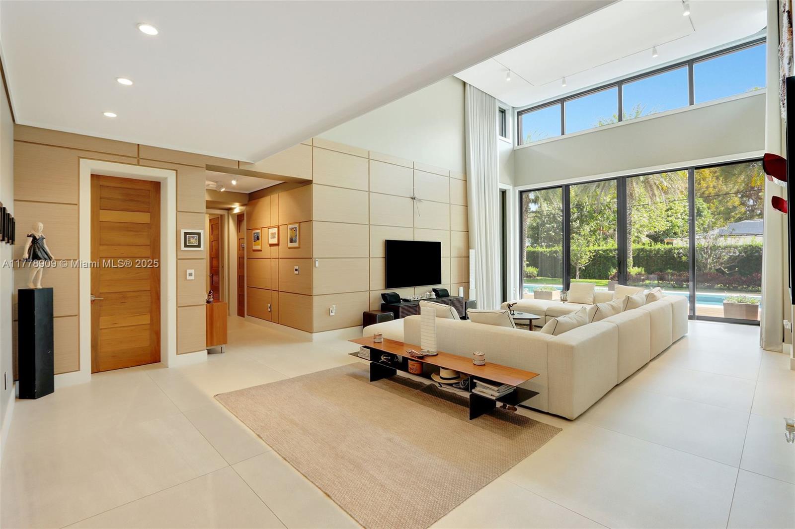 MIAMI SHORES SEC 1 AMD - Residential