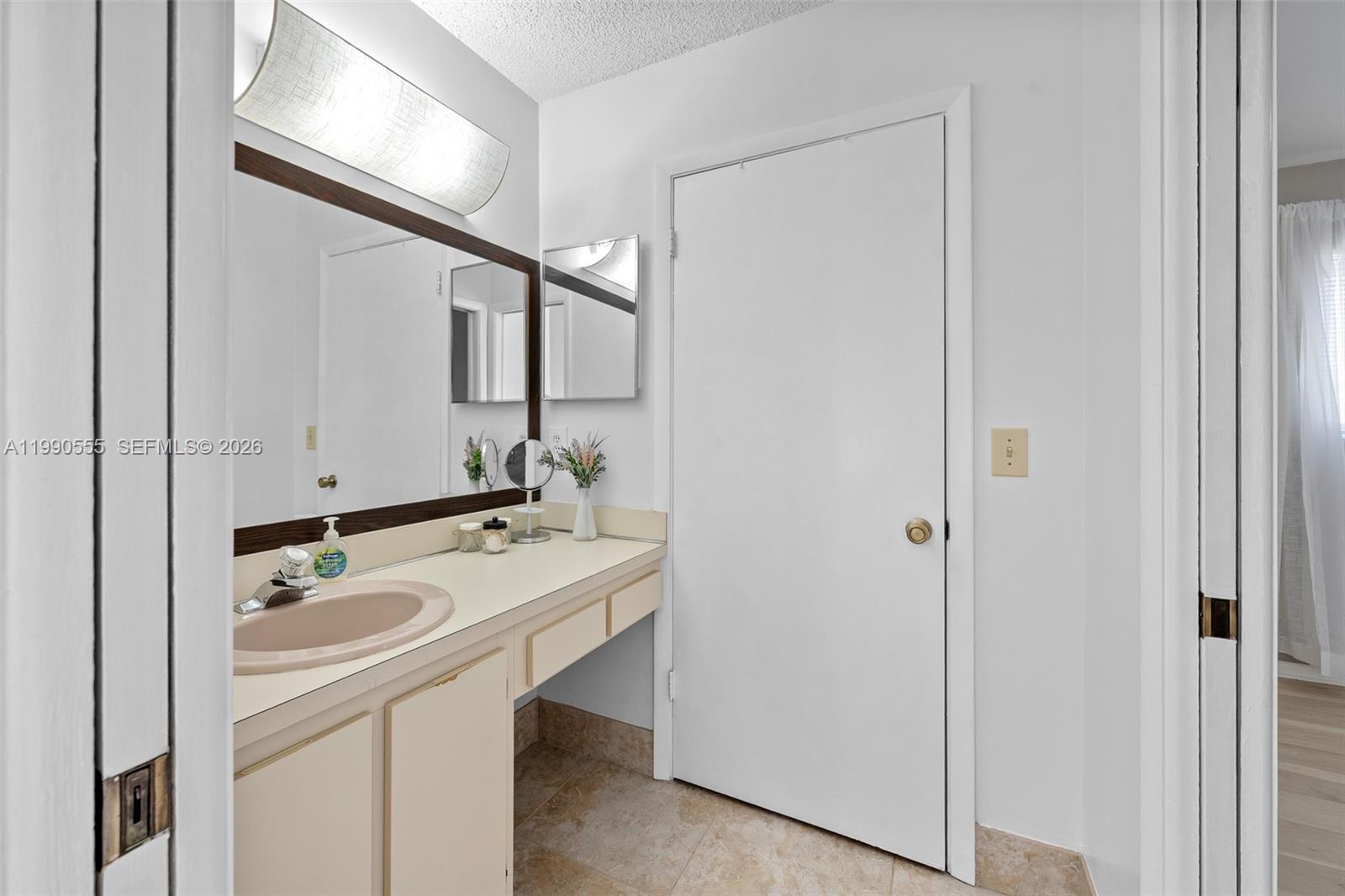 BAY WINDS 3 - Residential