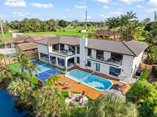 7015 N AUGUSTA DR # 1, HIALEAH, FL 33015 - Image 98ff7d91c2b59206fc31c0d0b3fbda87/2160197443
