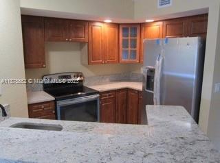 2bed/2bath apartment with amazing water view in the complex of Ponte Verde.
Perfect for investors, currently occupied until July 31st at $1775. Tenant occupied, appointment only.