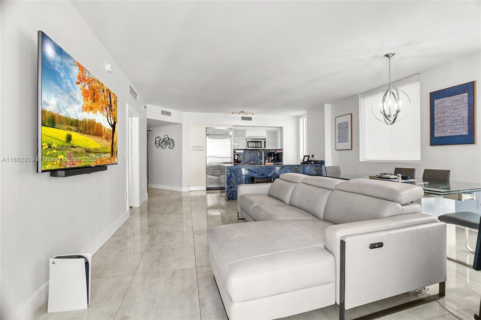 500 Brickell Ave 1701