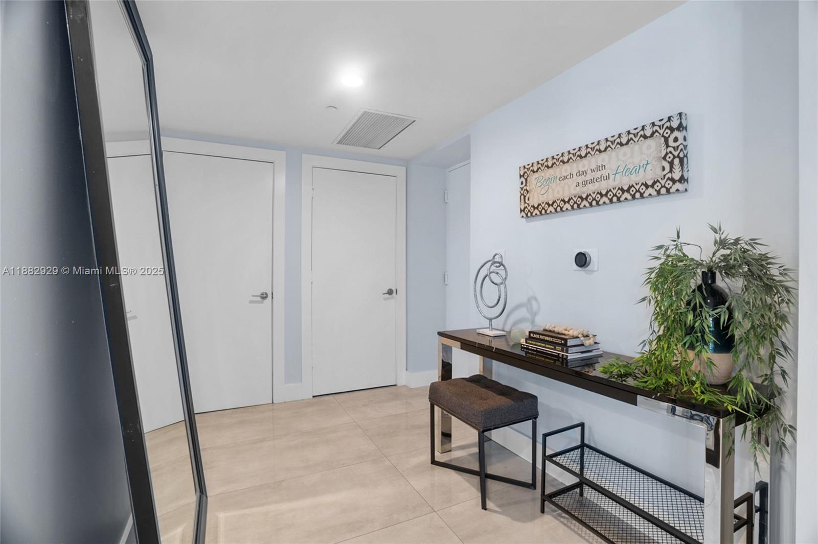 500 Brickell Ave 1701