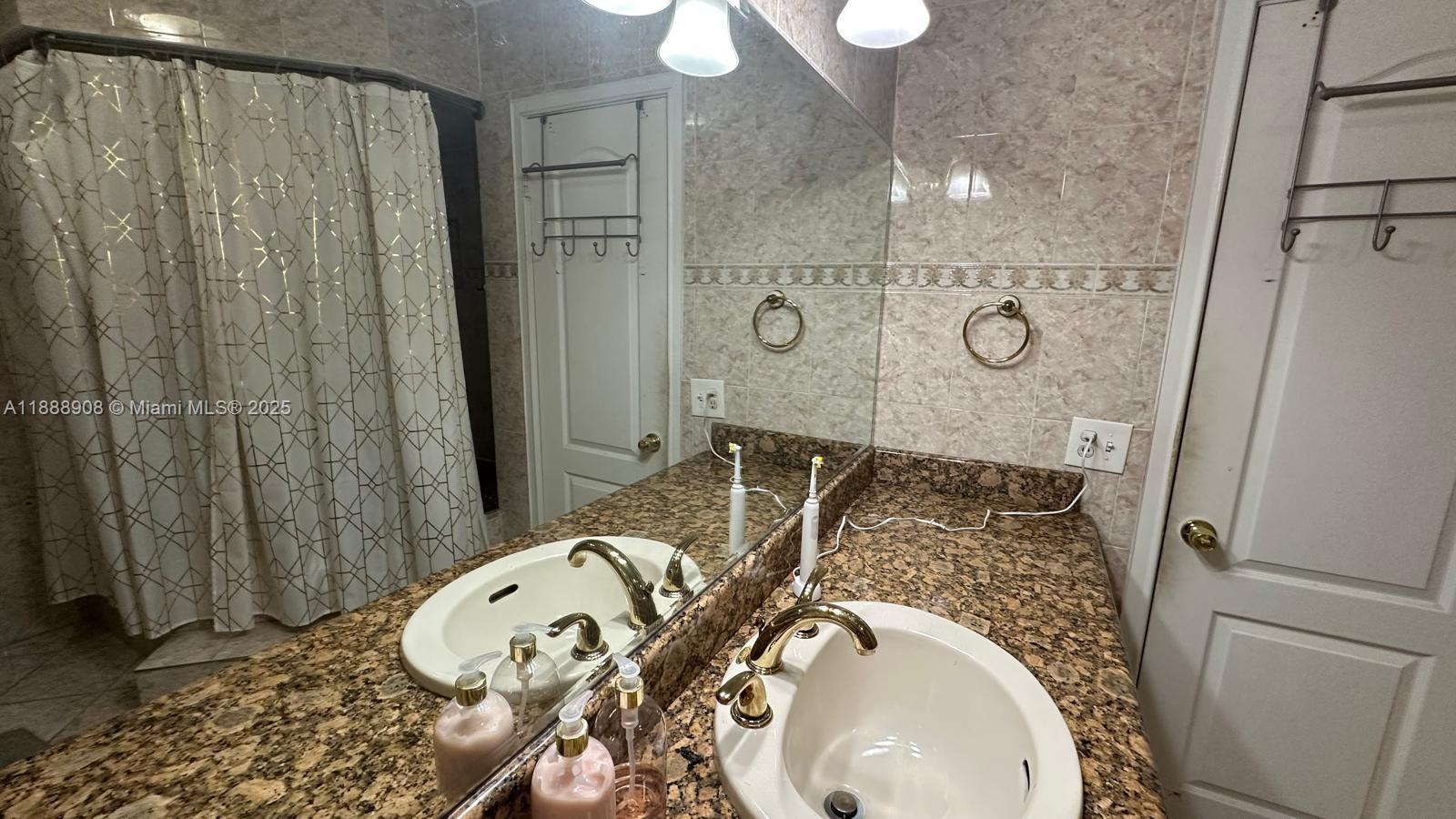 TENNIS VIEW CONDO PH I - Residential Lease