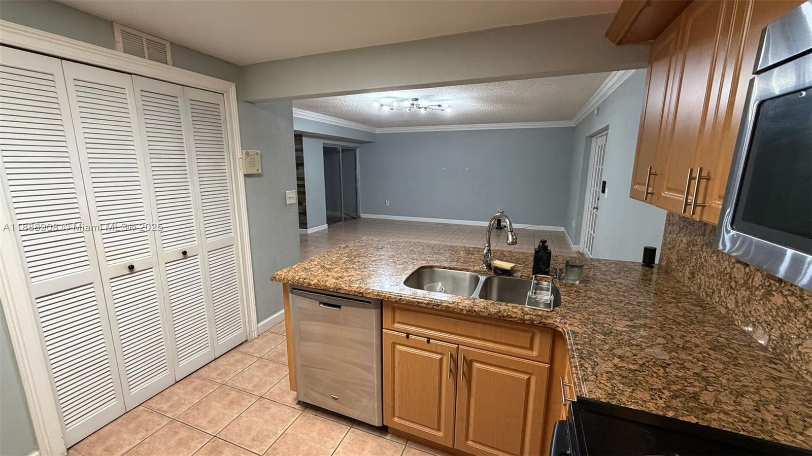 TENNIS VIEW CONDO PH I - Residential Lease