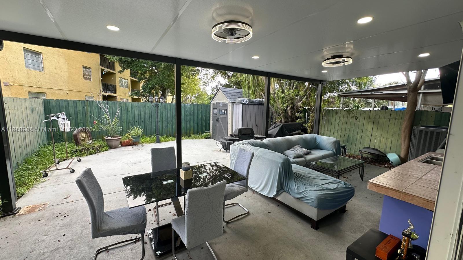 TENNIS VIEW CONDO PH I - Residential Lease