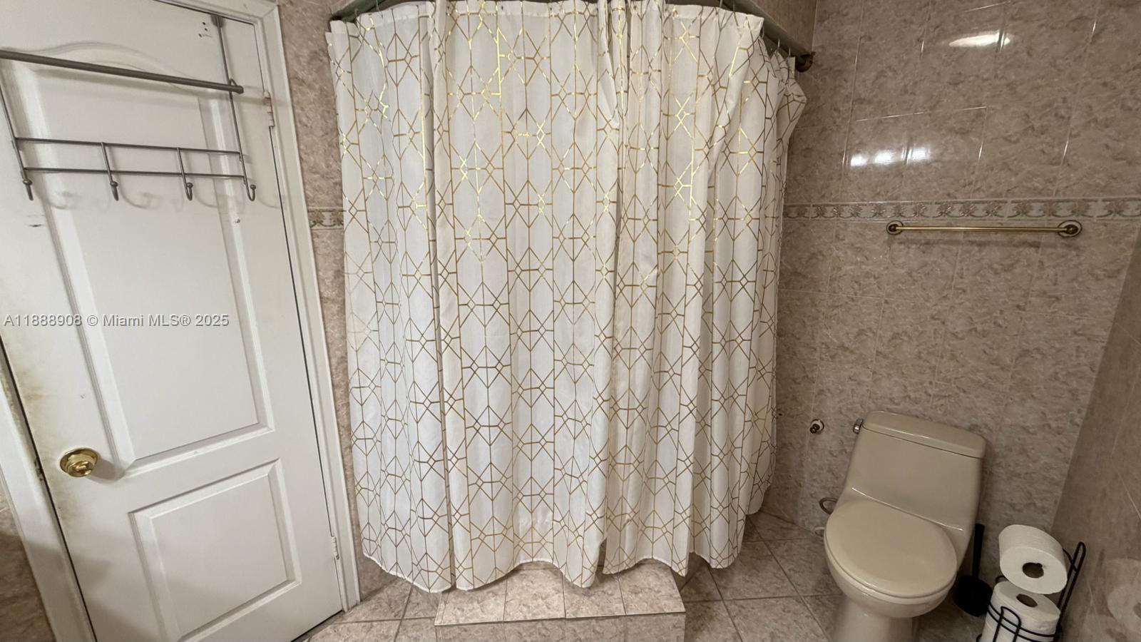 TENNIS VIEW CONDO PH I - Residential Lease