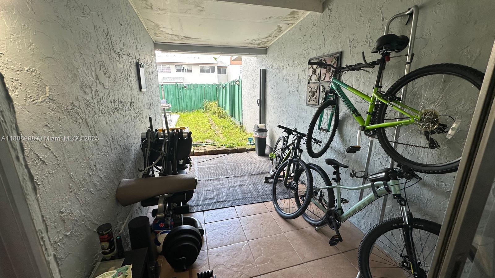 TENNIS VIEW CONDO PH I - Residential Lease