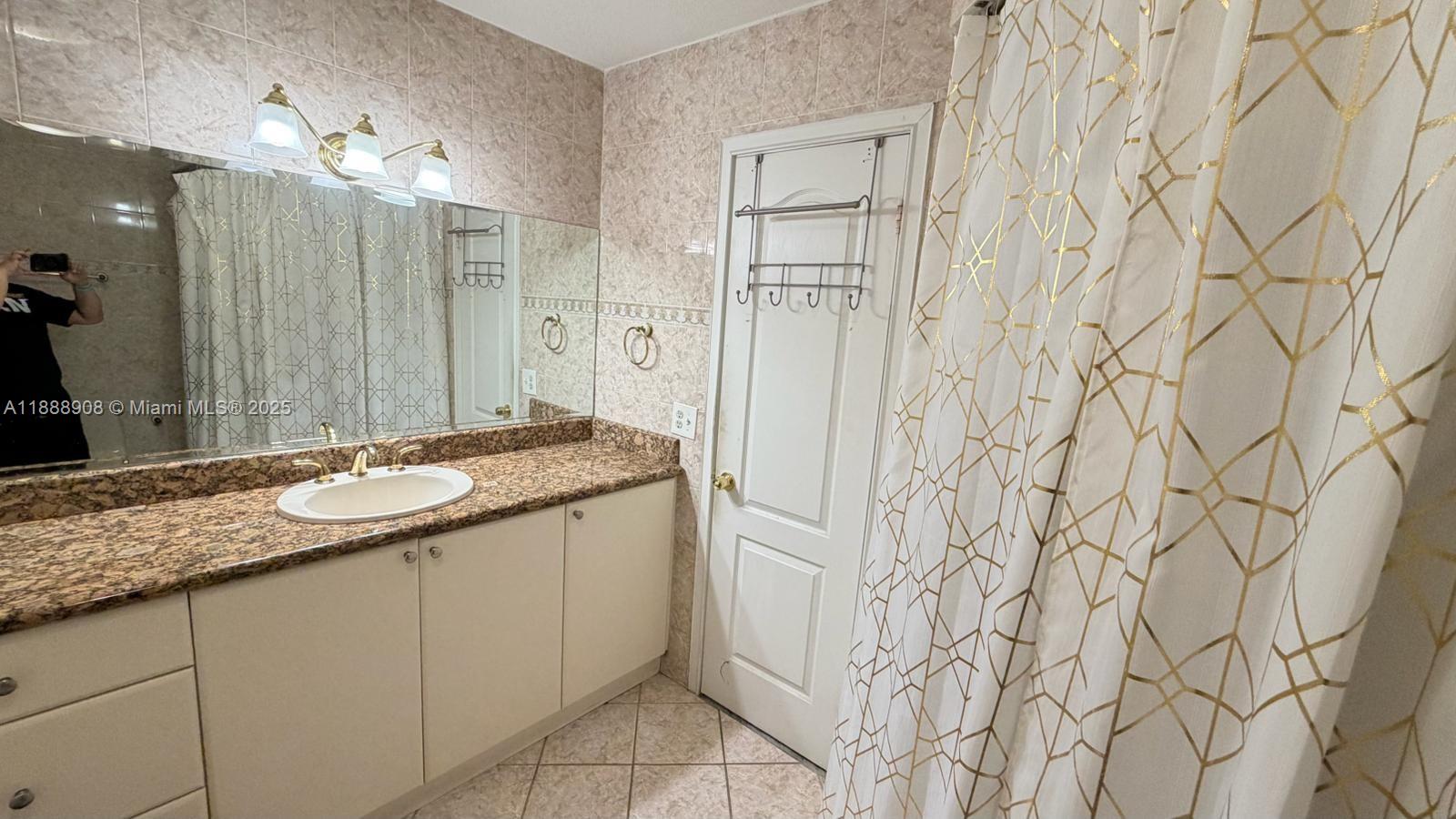 TENNIS VIEW CONDO PH I - Residential Lease