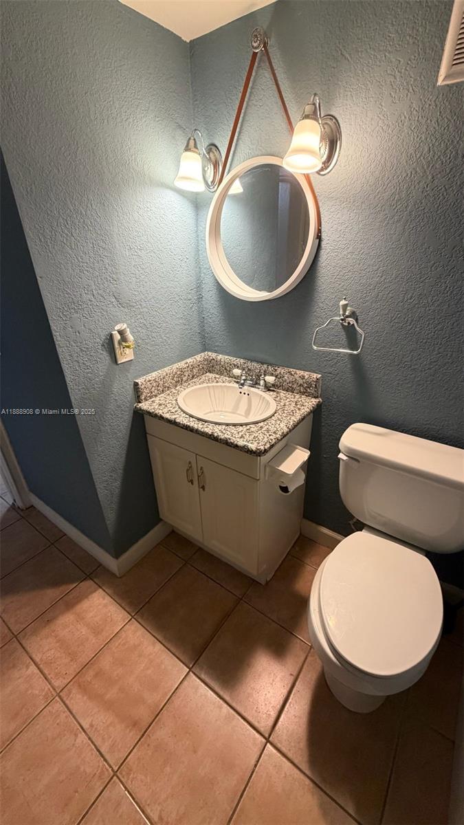 TENNIS VIEW CONDO PH I - Residential Lease