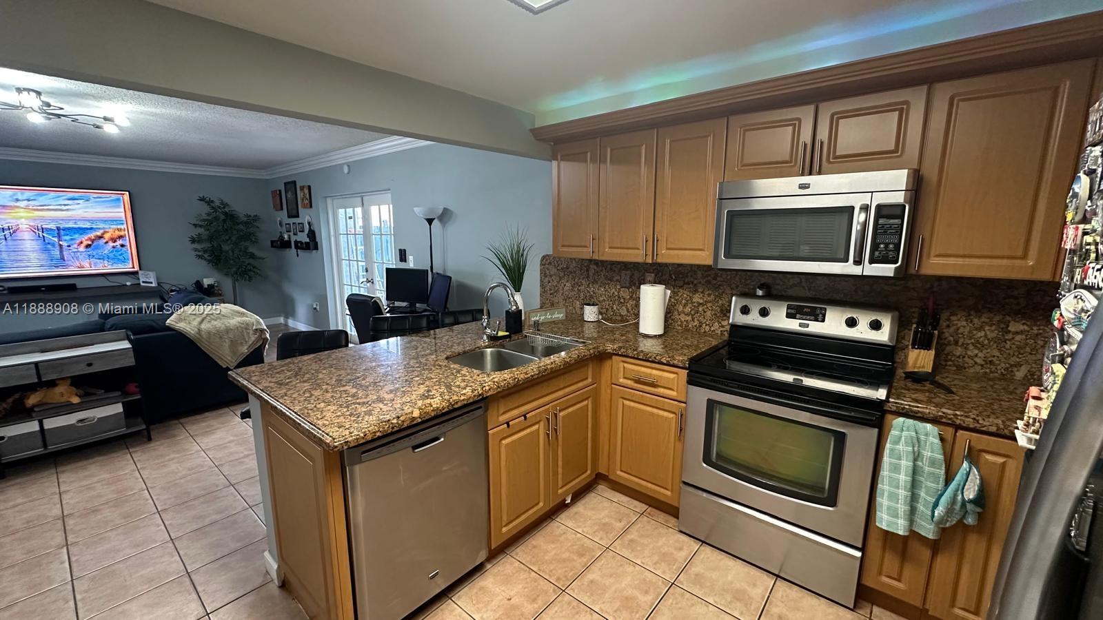 TENNIS VIEW CONDO PH I - Residential Lease