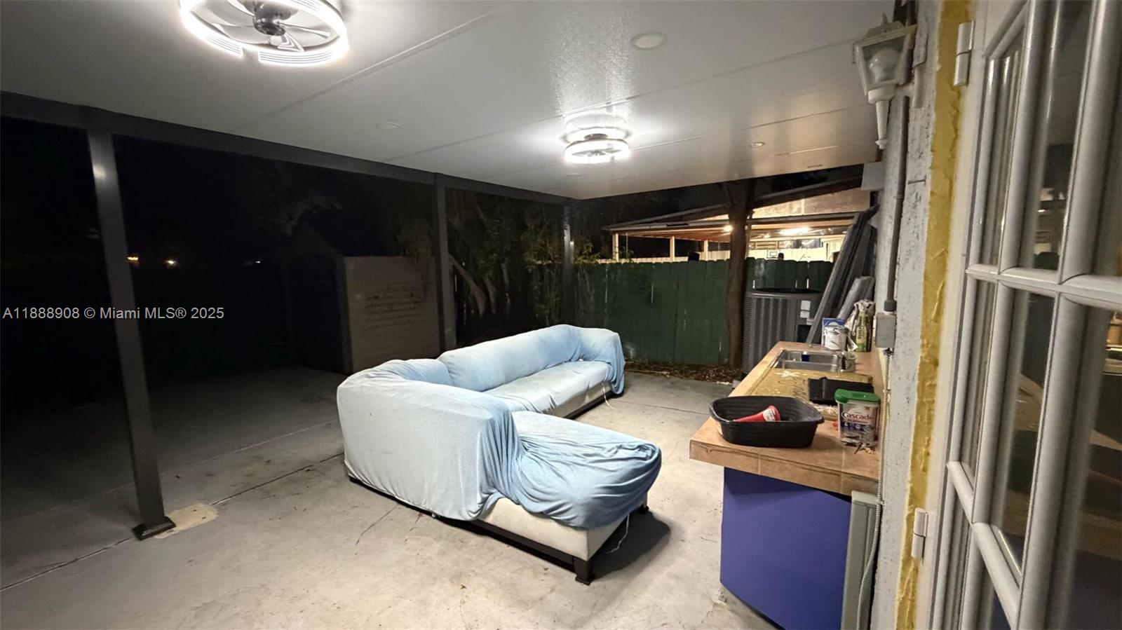 TENNIS VIEW CONDO PH I - Residential Lease