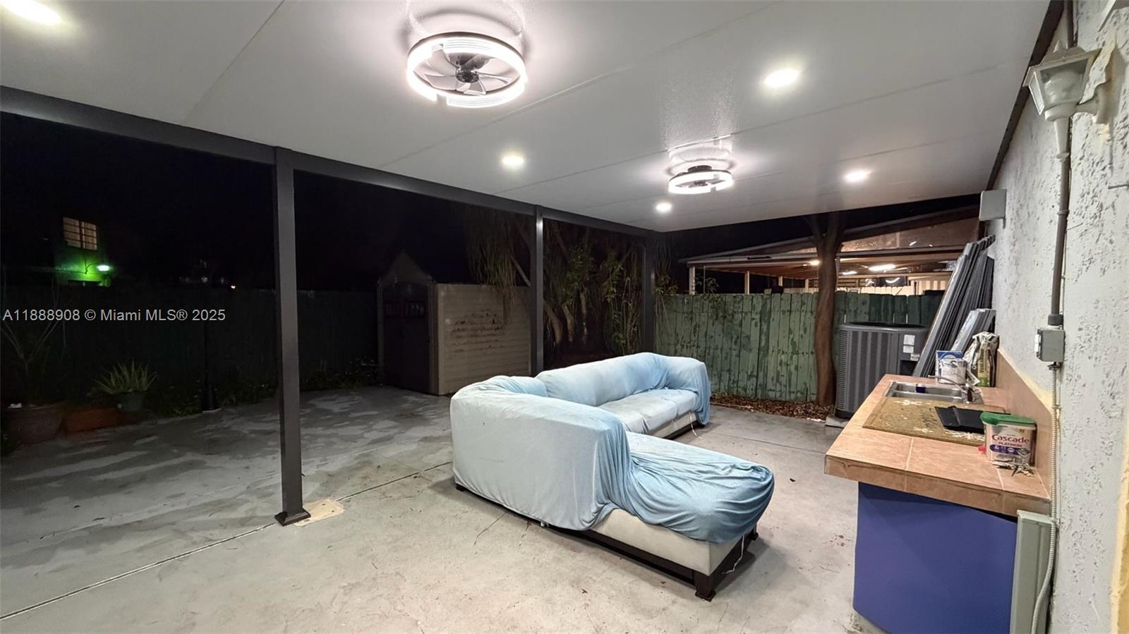 TENNIS VIEW CONDO PH I - Residential Lease