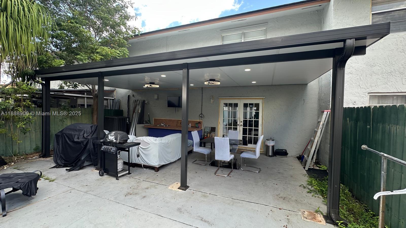 TENNIS VIEW CONDO PH I - Residential Lease