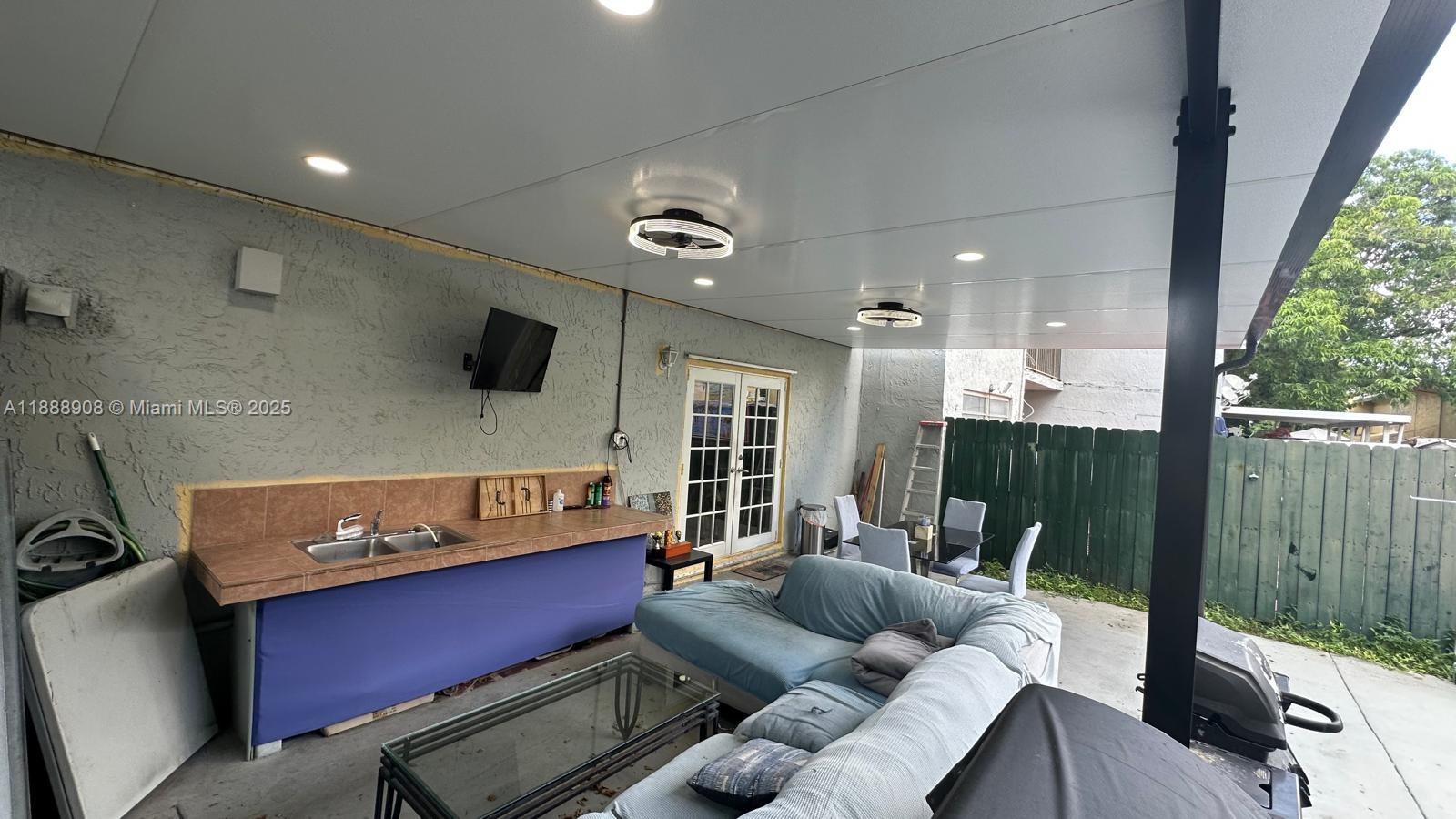 TENNIS VIEW CONDO PH I - Residential Lease