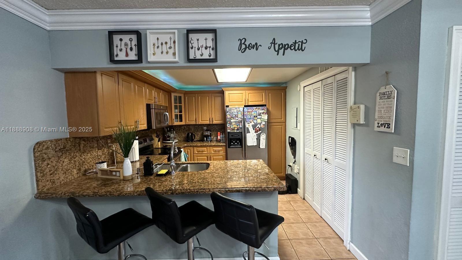 TENNIS VIEW CONDO PH I - Residential Lease