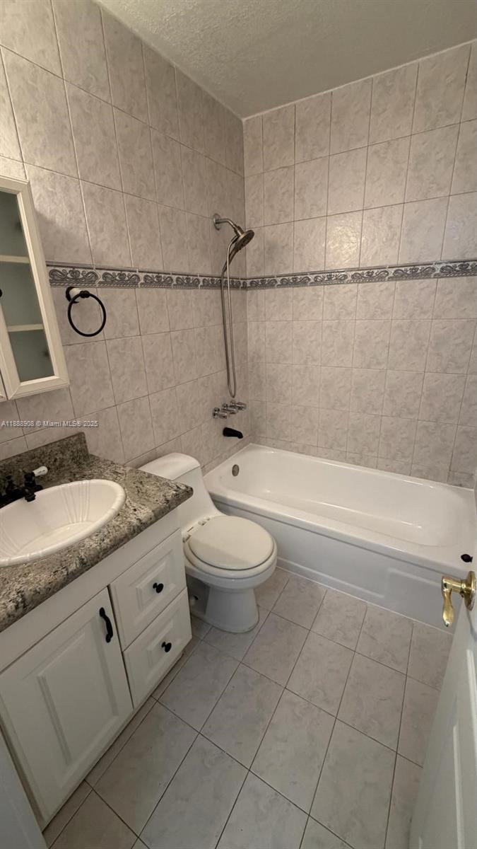 TENNIS VIEW CONDO PH I - Residential Lease