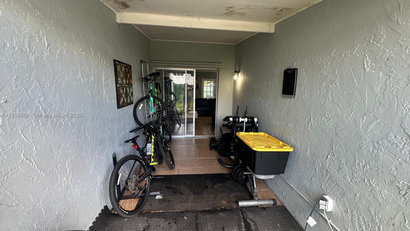 TENNIS VIEW CONDO PH I - Residential Lease