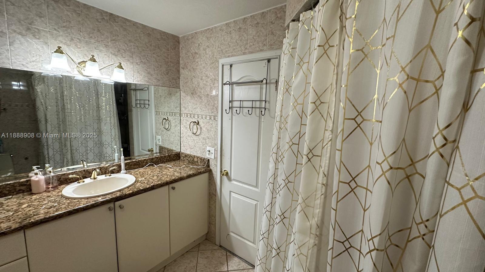 TENNIS VIEW CONDO PH I - Residential Lease