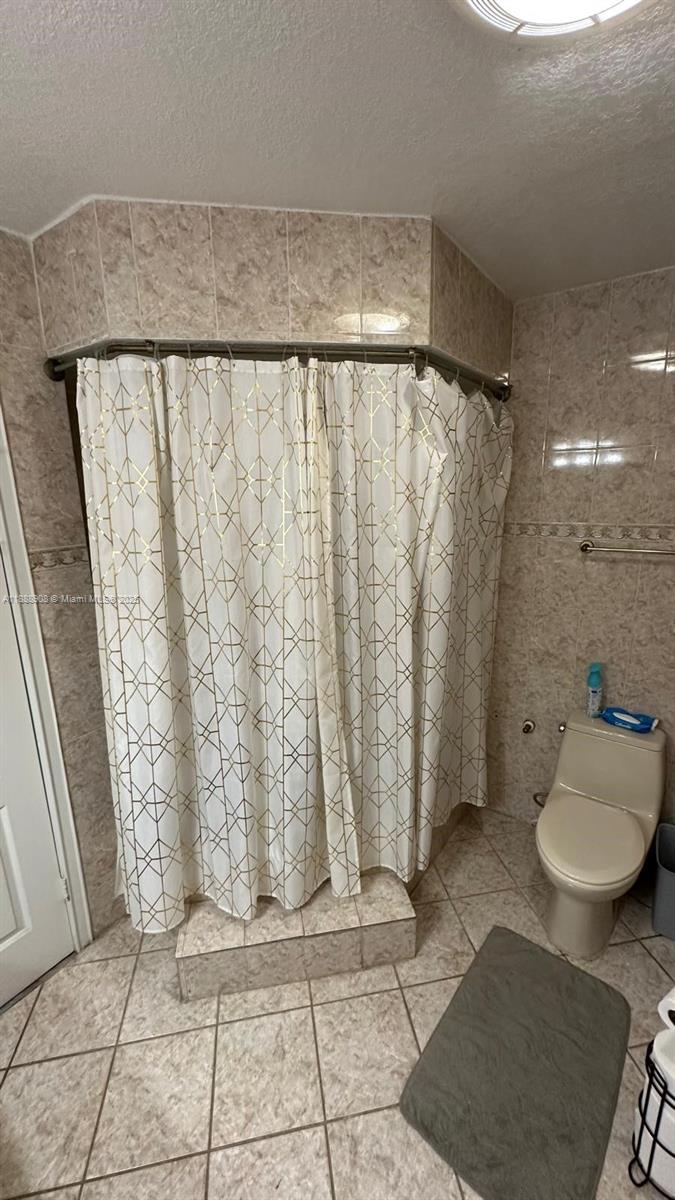 TENNIS VIEW CONDO PH I - Residential Lease