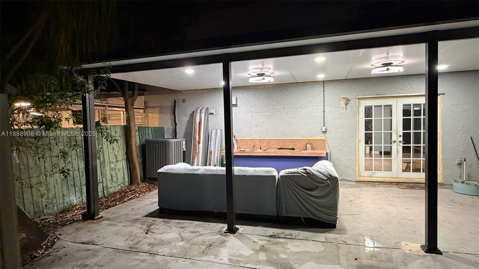 TENNIS VIEW CONDO PH I - Residential Lease