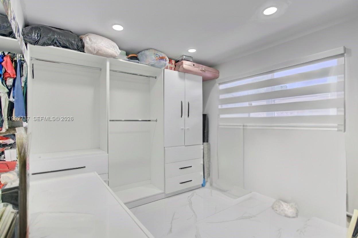 SO MIAMI HEIGHTS MANOR - Residential