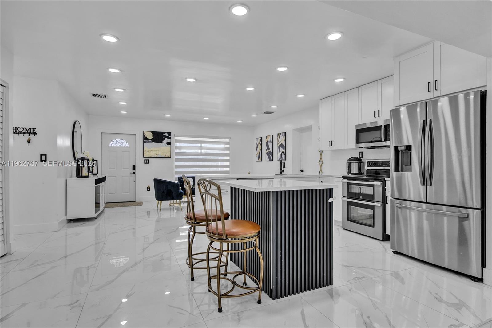 SO MIAMI HEIGHTS MANOR - Residential