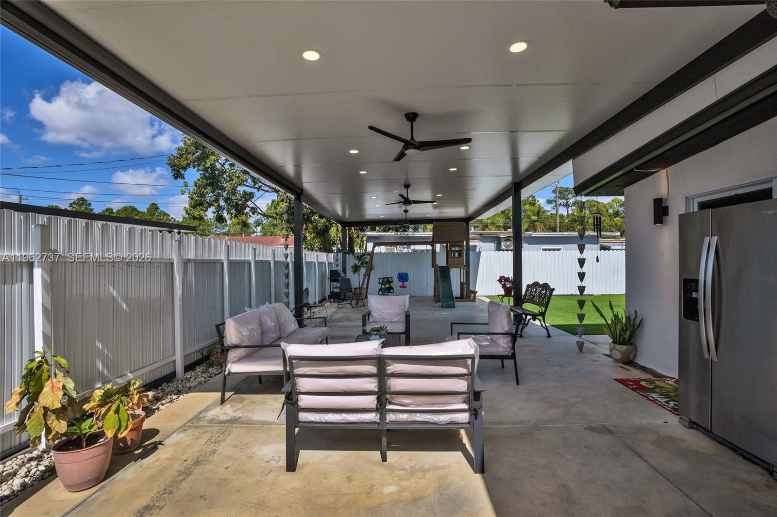 SO MIAMI HEIGHTS MANOR - Residential