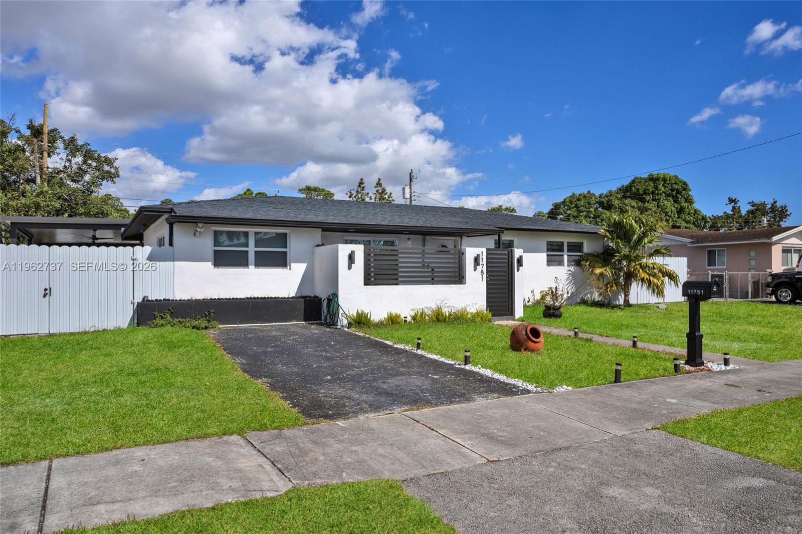 SO MIAMI HEIGHTS MANOR - Residential