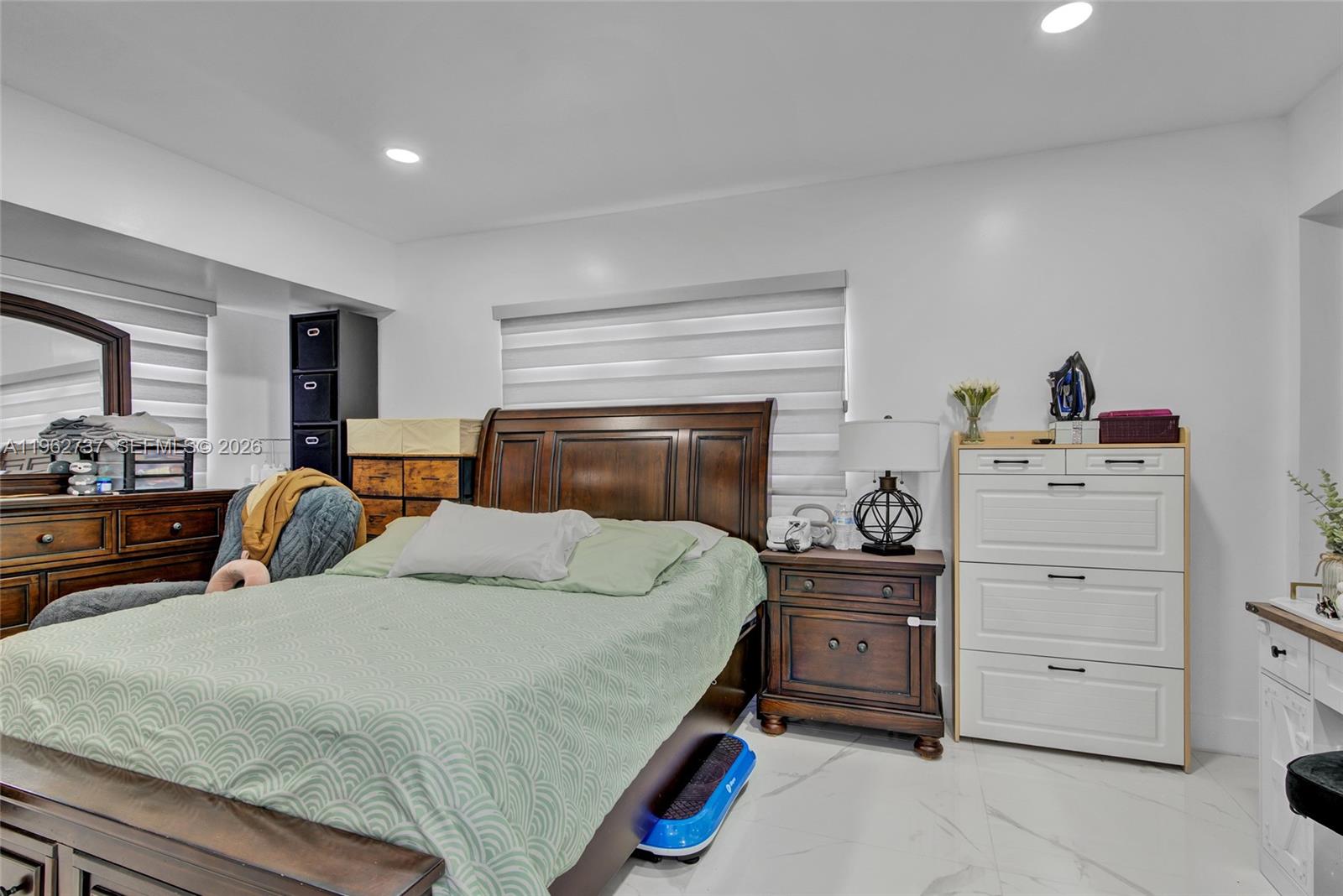 SO MIAMI HEIGHTS MANOR - Residential