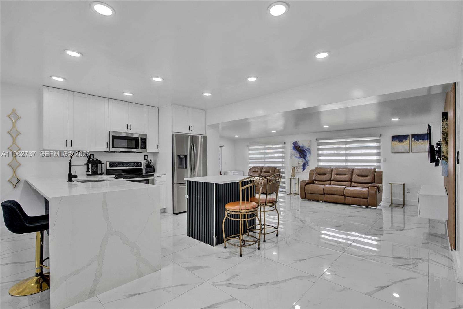 SO MIAMI HEIGHTS MANOR - Residential