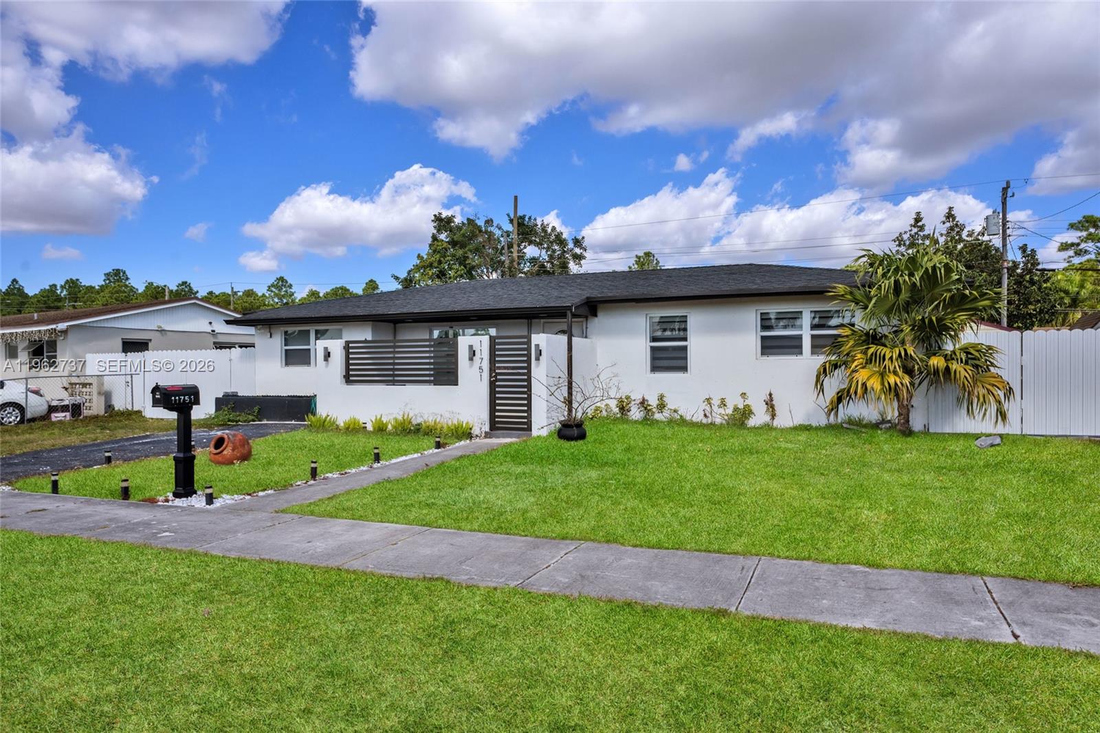 SO MIAMI HEIGHTS MANOR - Residential