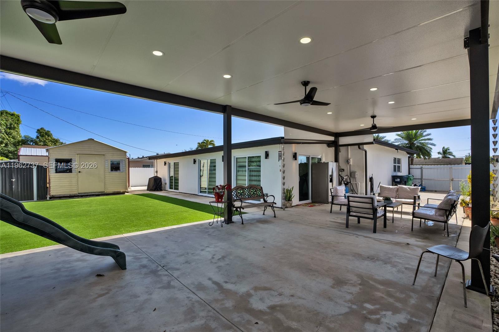 SO MIAMI HEIGHTS MANOR - Residential