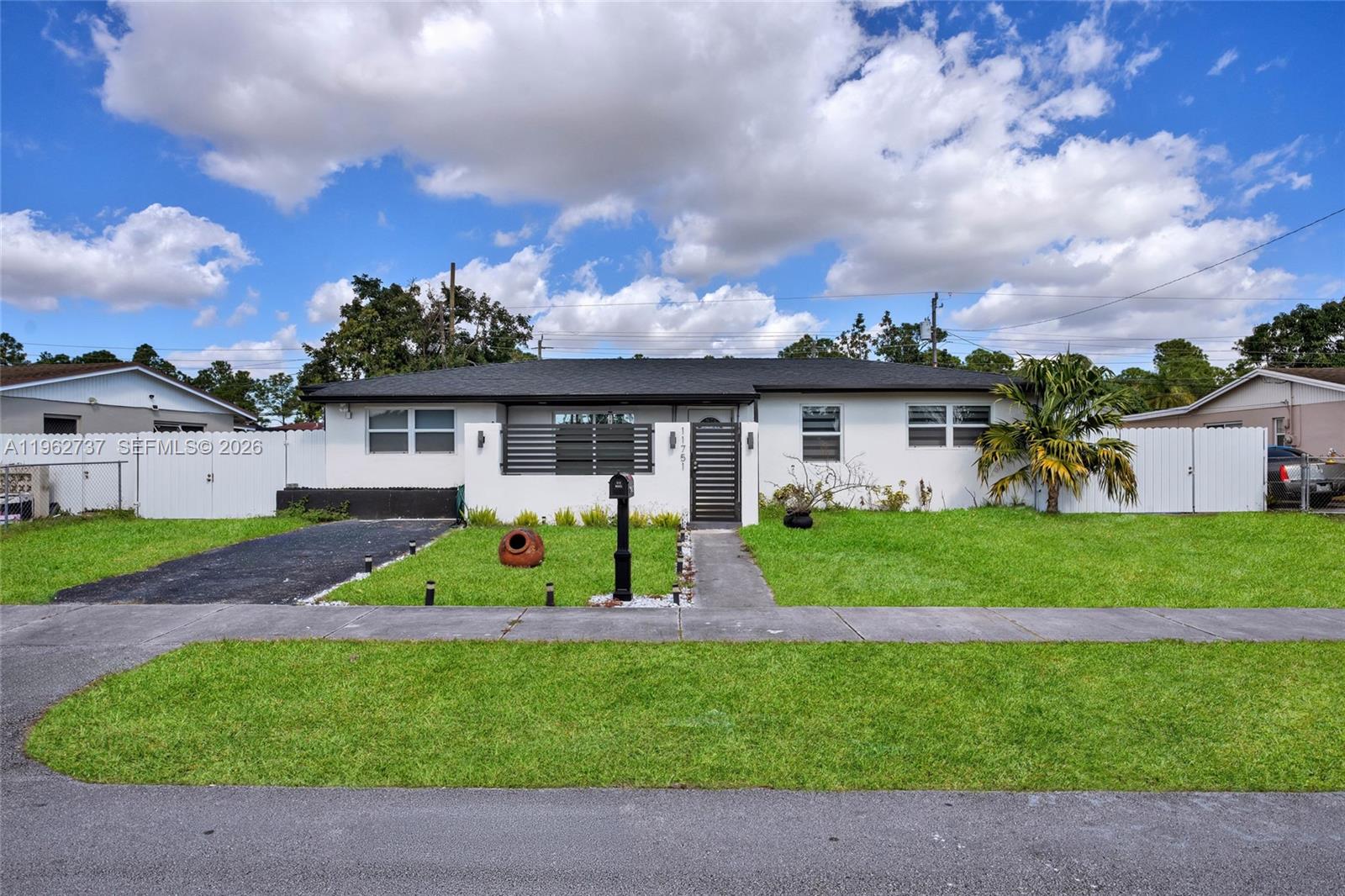 SO MIAMI HEIGHTS MANOR - Residential