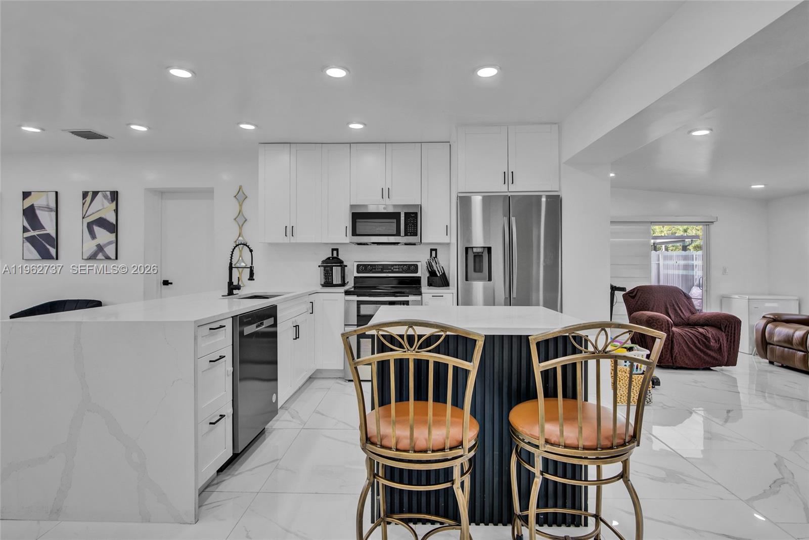 SO MIAMI HEIGHTS MANOR - Residential