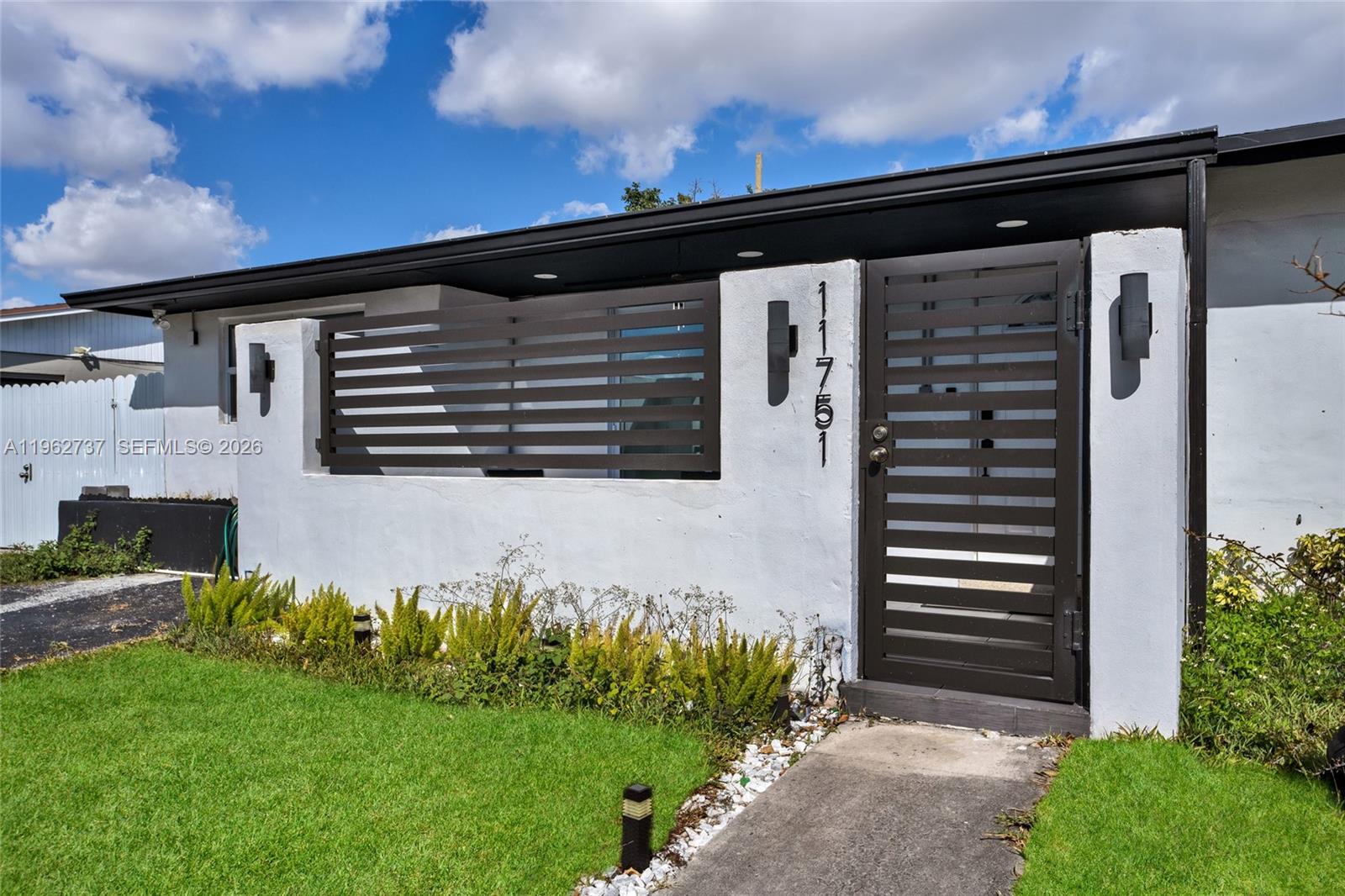 SO MIAMI HEIGHTS MANOR - Residential